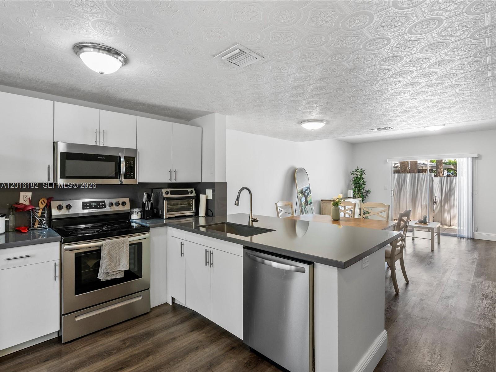 SUN HARBOUR - Residential