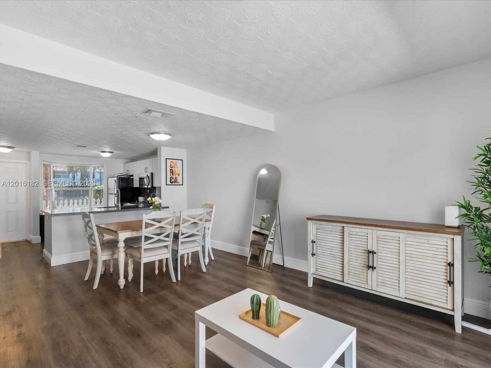 SUN HARBOUR - Residential