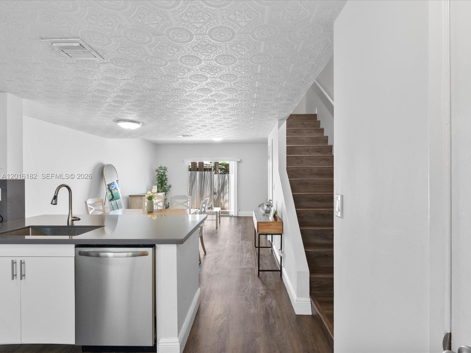 SUN HARBOUR - Residential