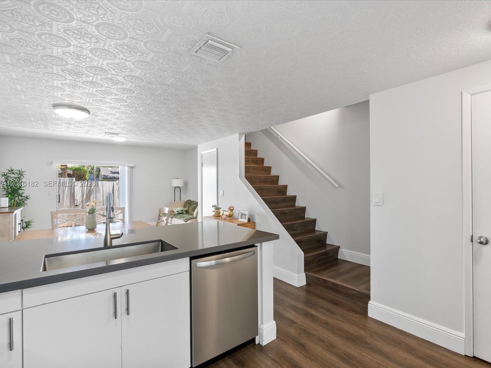 SUN HARBOUR - Residential
