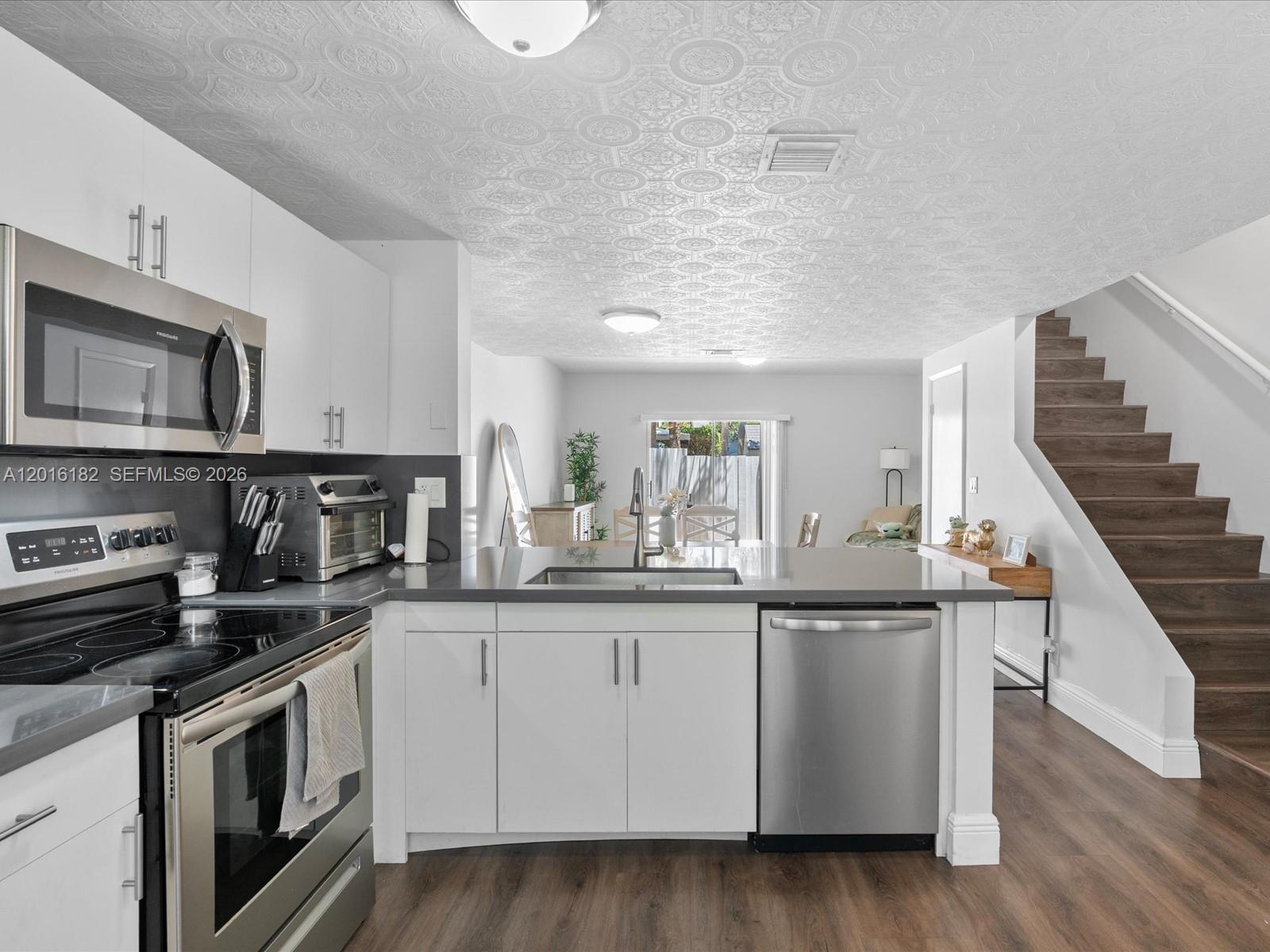 SUN HARBOUR - Residential