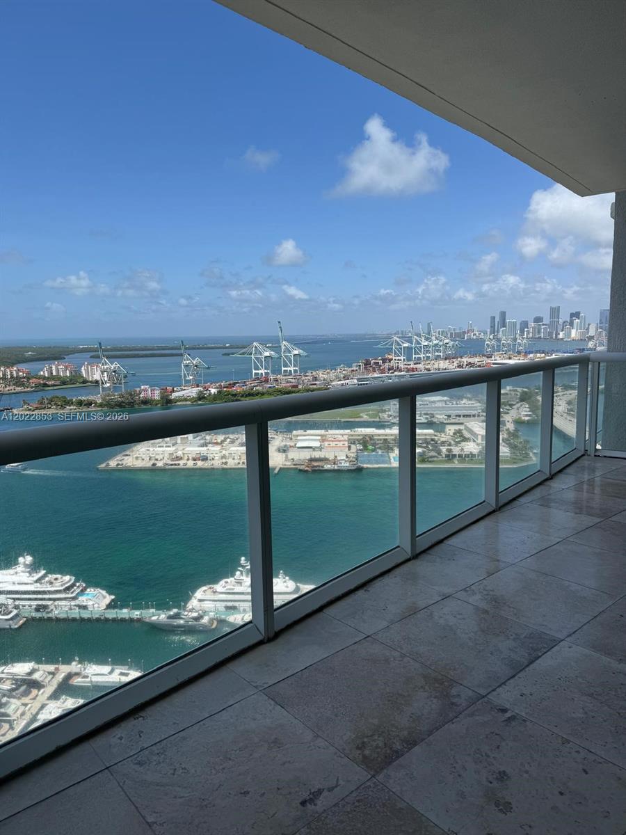 ICON CONDO - Residential