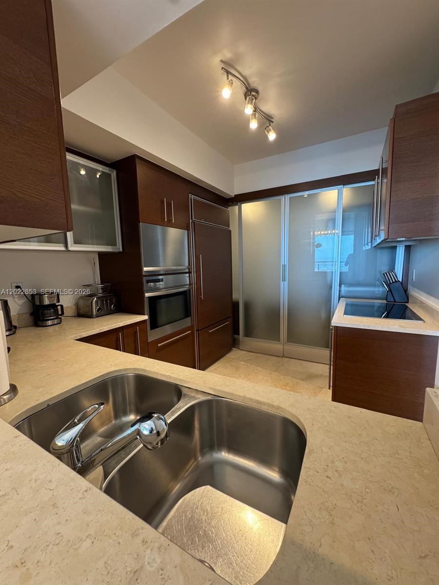 ICON CONDO - Residential