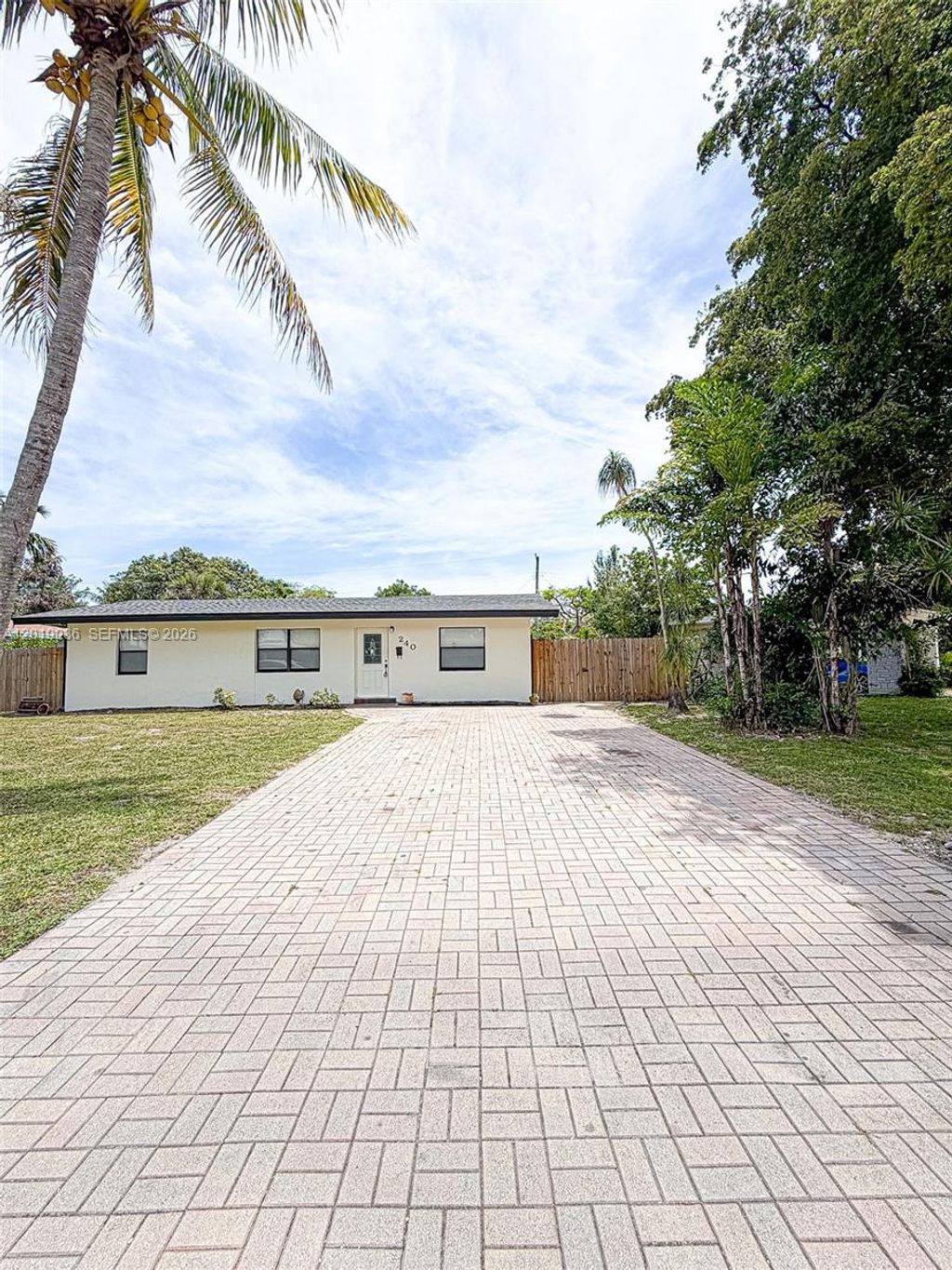 Photo of 240 NW 36th St, Oakland Park, FL 33309 (MLS # A12019036)