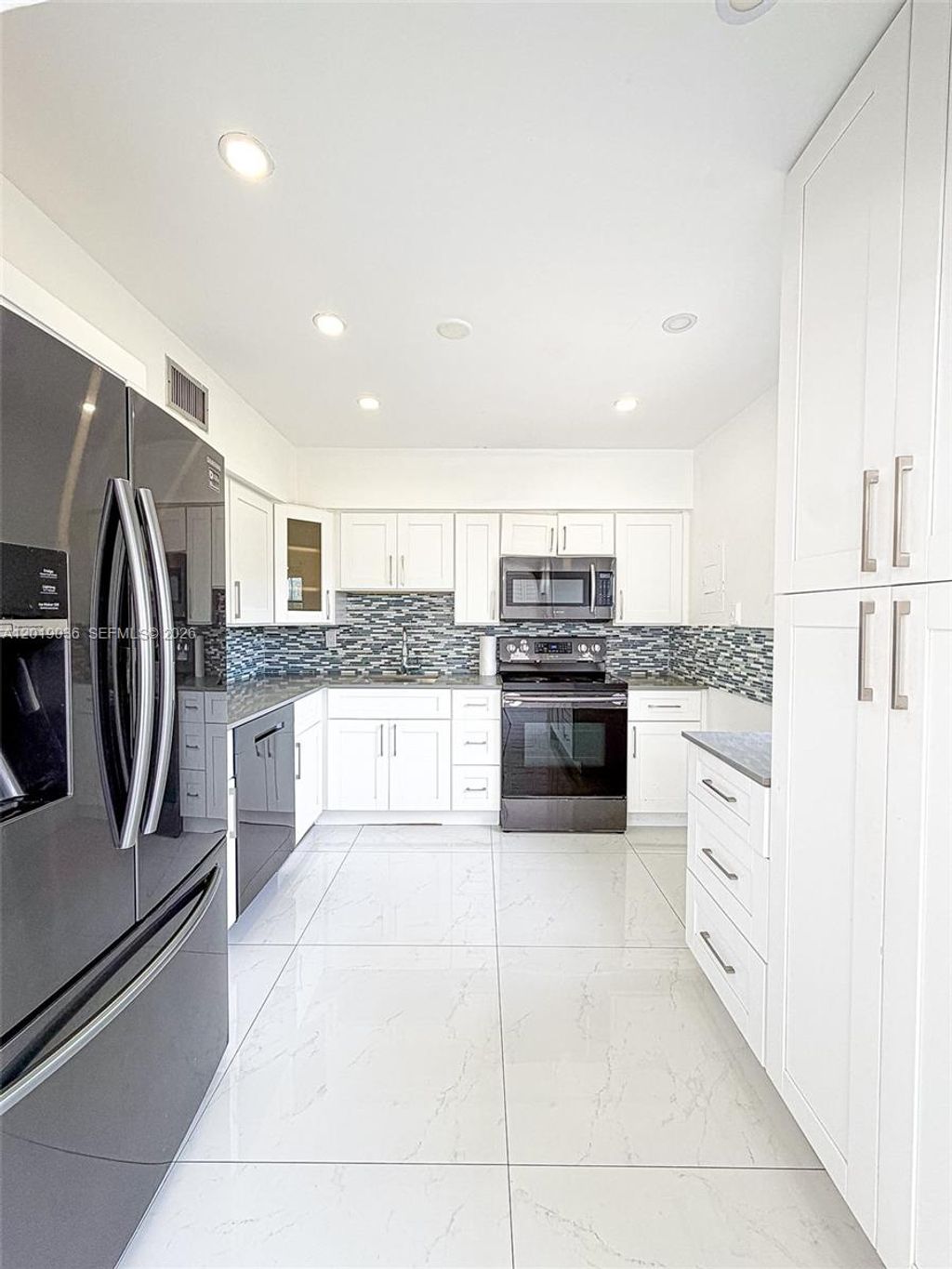 Photo of 240 NW 36th St, Oakland Park, FL 33309 (MLS # A12019036)