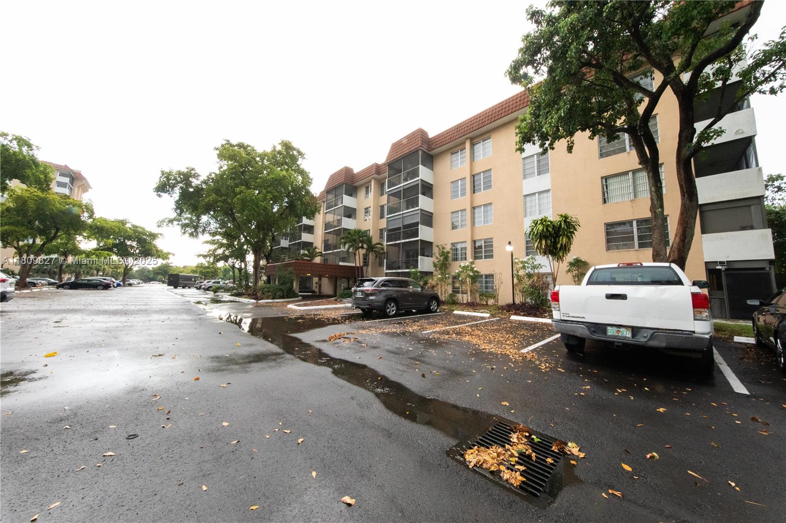 4160 Inverrary Dr 209, Lauderhill, Miami-Dade County, Florida - 2 Bedrooms  
2 Bathrooms - 