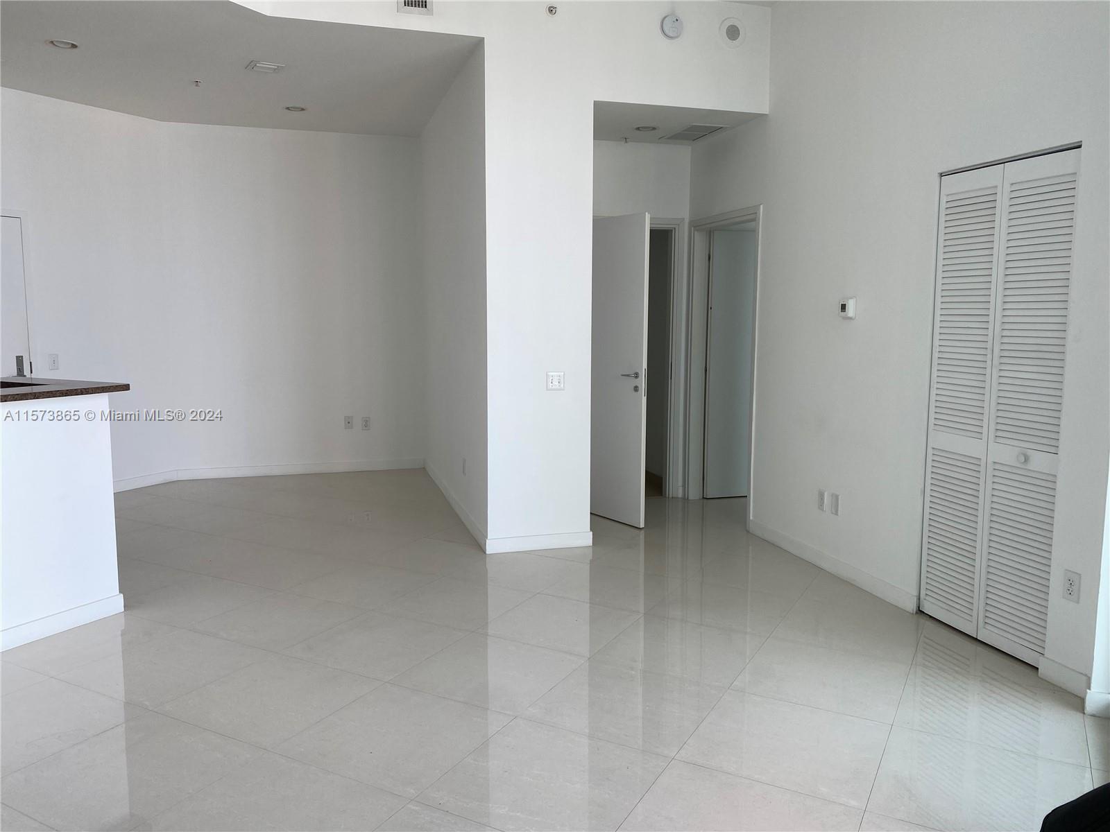 MET 1 CONDO - Residential Lease