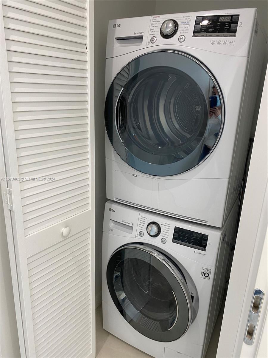 MET 1 CONDO - Residential Lease