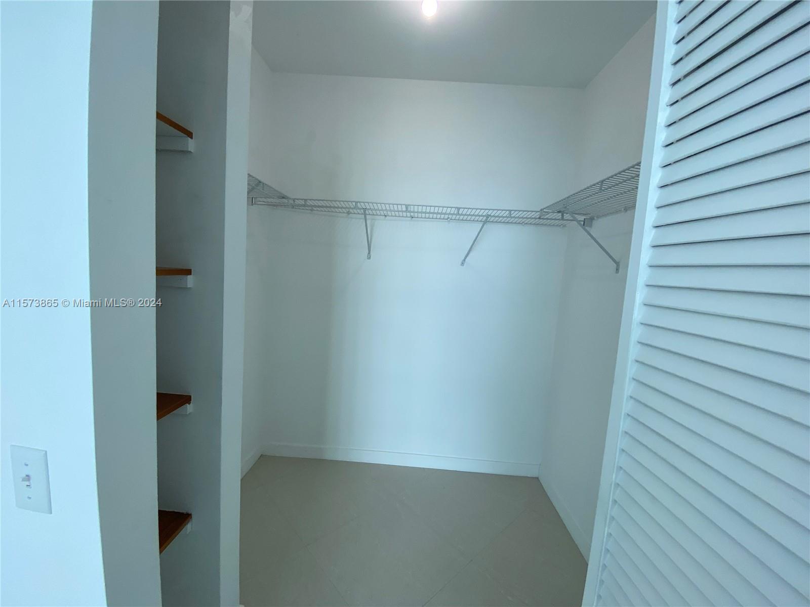 MET 1 CONDO - Residential Lease