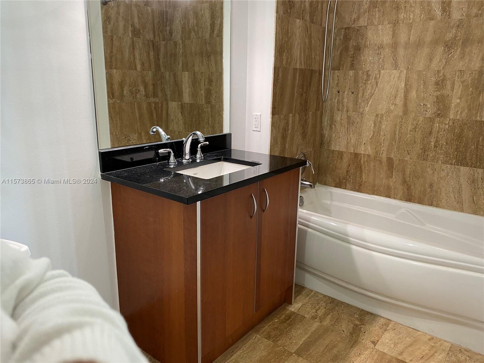 MET 1 CONDO - Residential Lease