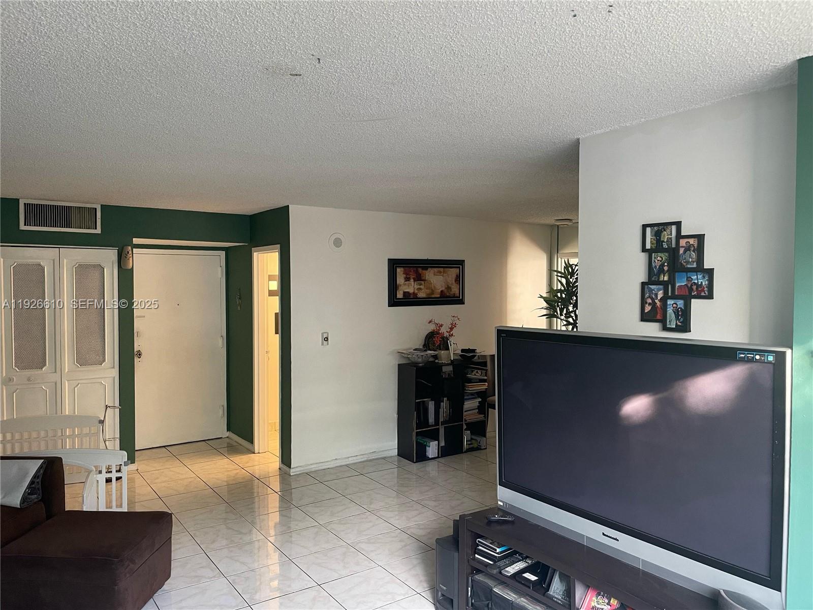 PLAZA OF AMERICAS CONDO P - Residential Lease