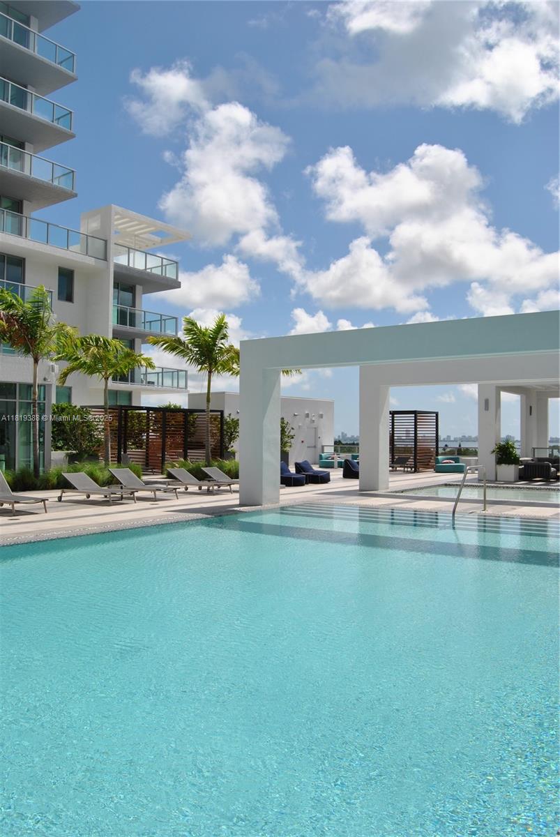 Quadro Residences - Residential