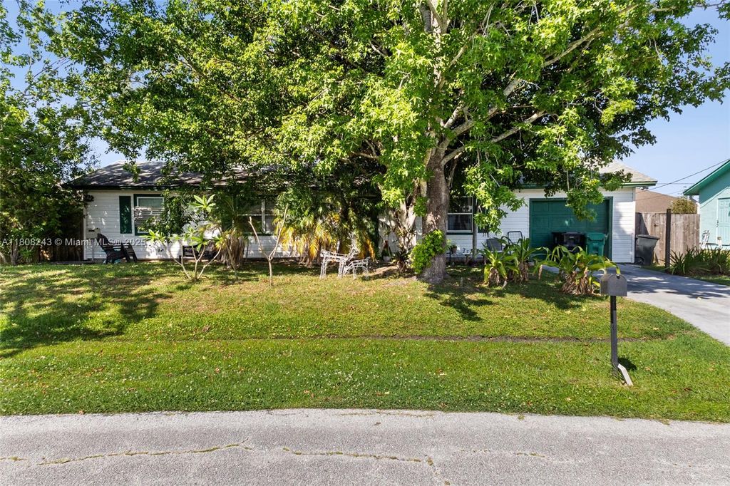 Photo of 2013 SW Aquarius Ln, Port St Lucie, FL 34984 (MLS # A11808243)