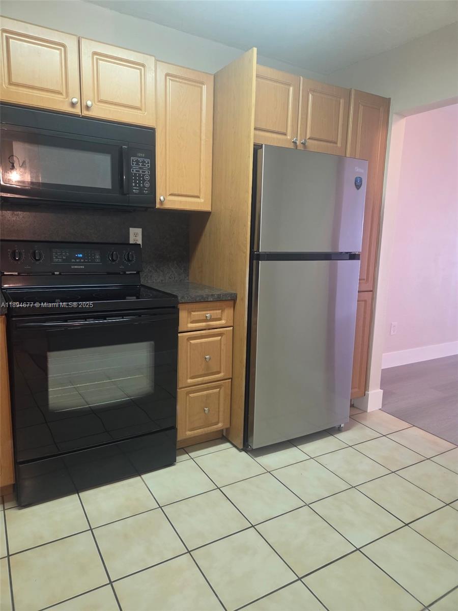 FRENCH VILLAS CONDO - Residential Lease