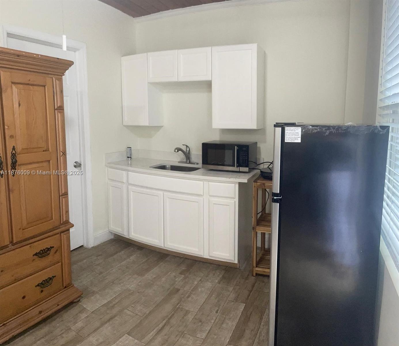 Location, location, location! Near the Palm Beach Atlantic University, walking distance to The Park West Palm Beach (exclusive golf course), walking distance to intercoastal. Electric bill & water included, parking on the street. It won't last long! Text me for more information.