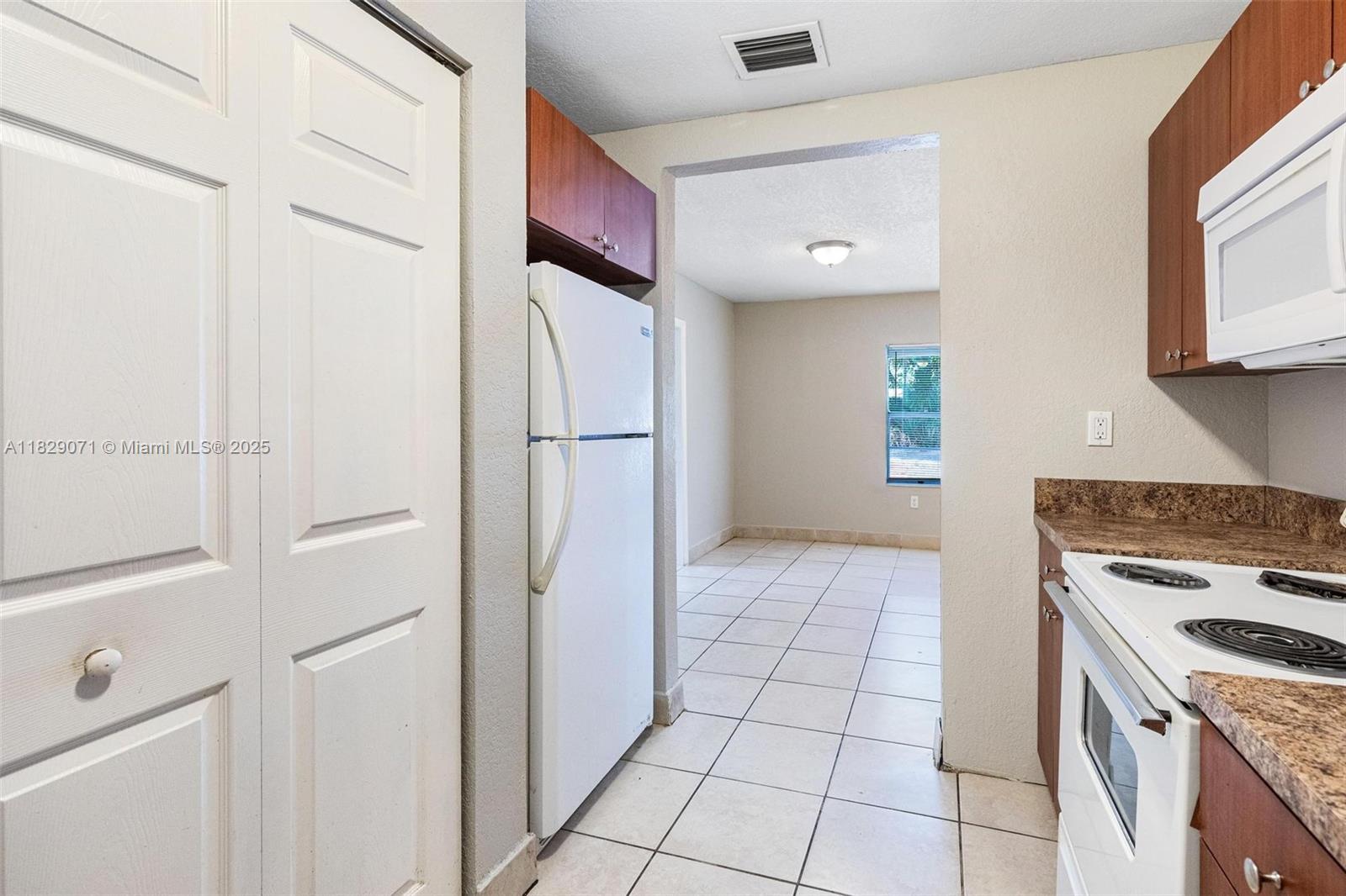6048 Buchanan St, Hollywood, FL, 33024/$440,000 2 6048 Buchanan St