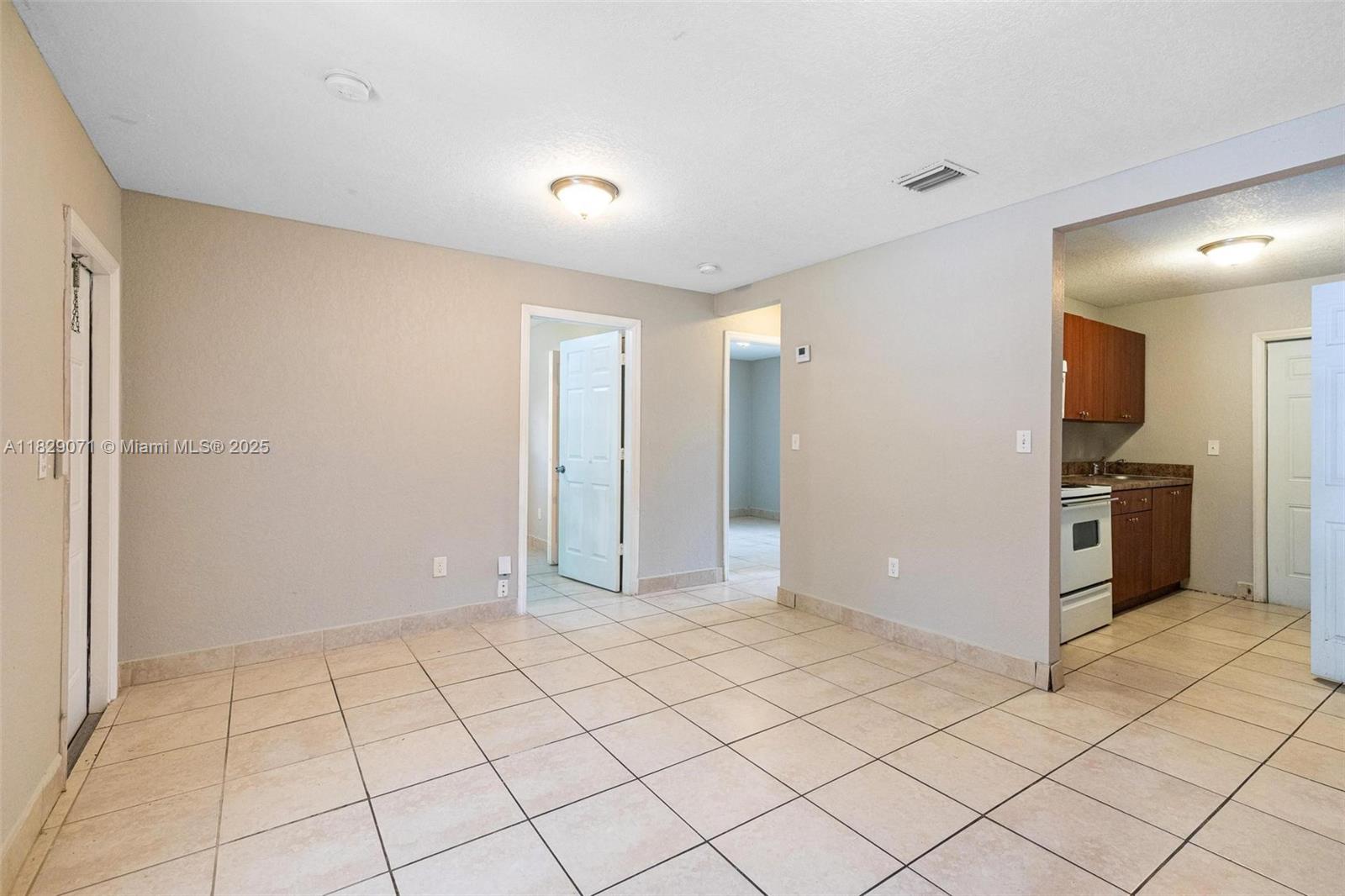 6048 Buchanan St, Hollywood, FL, 33024/$440,000 4 6048 Buchanan St