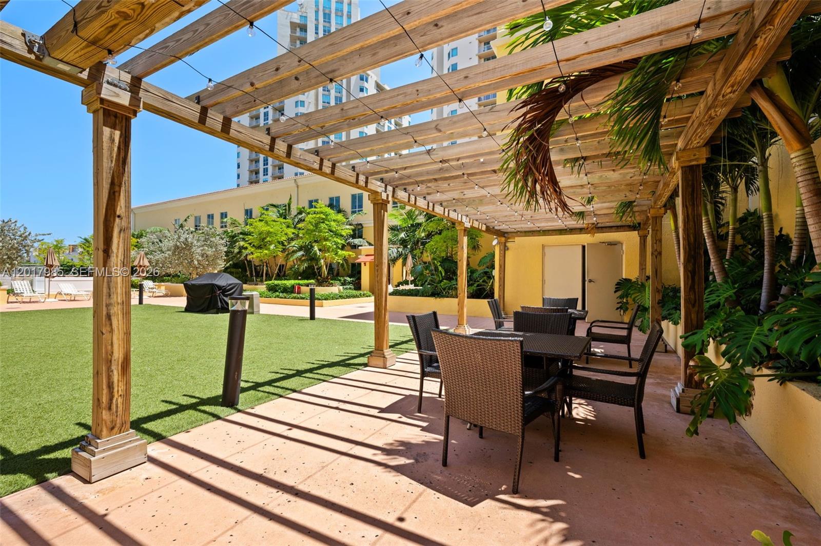 TOSCANO CONDO - Residential