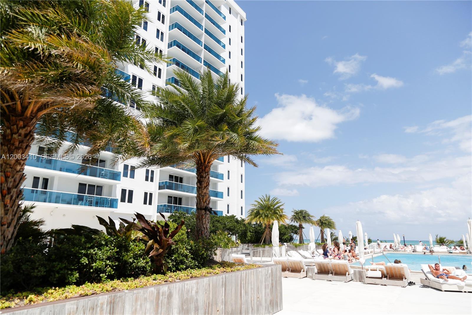 2301 Collins Ave 335