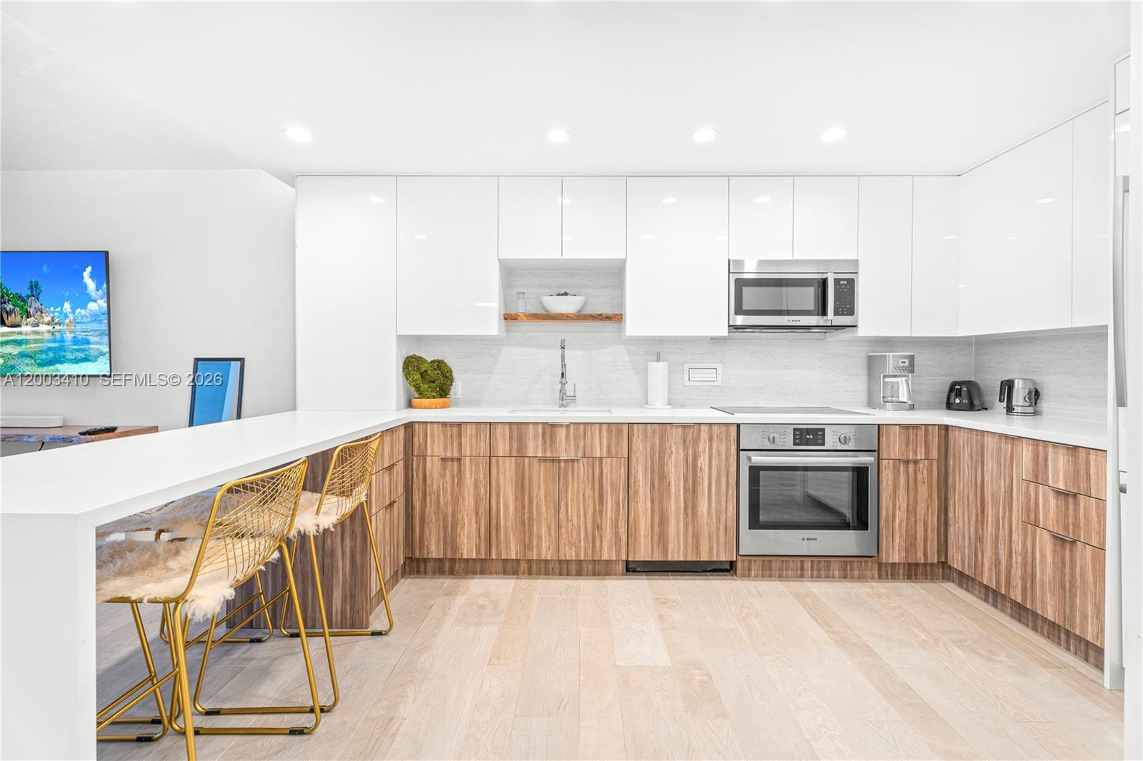 2301 Collins Ave 335