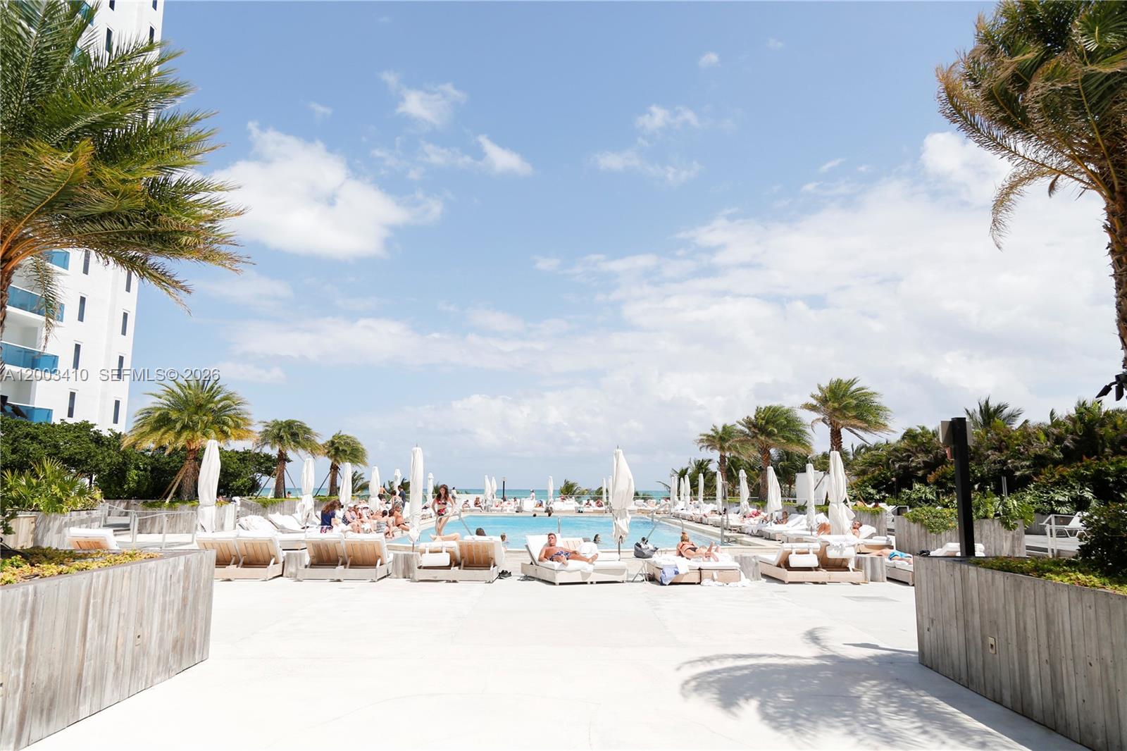 2301 Collins Ave 335