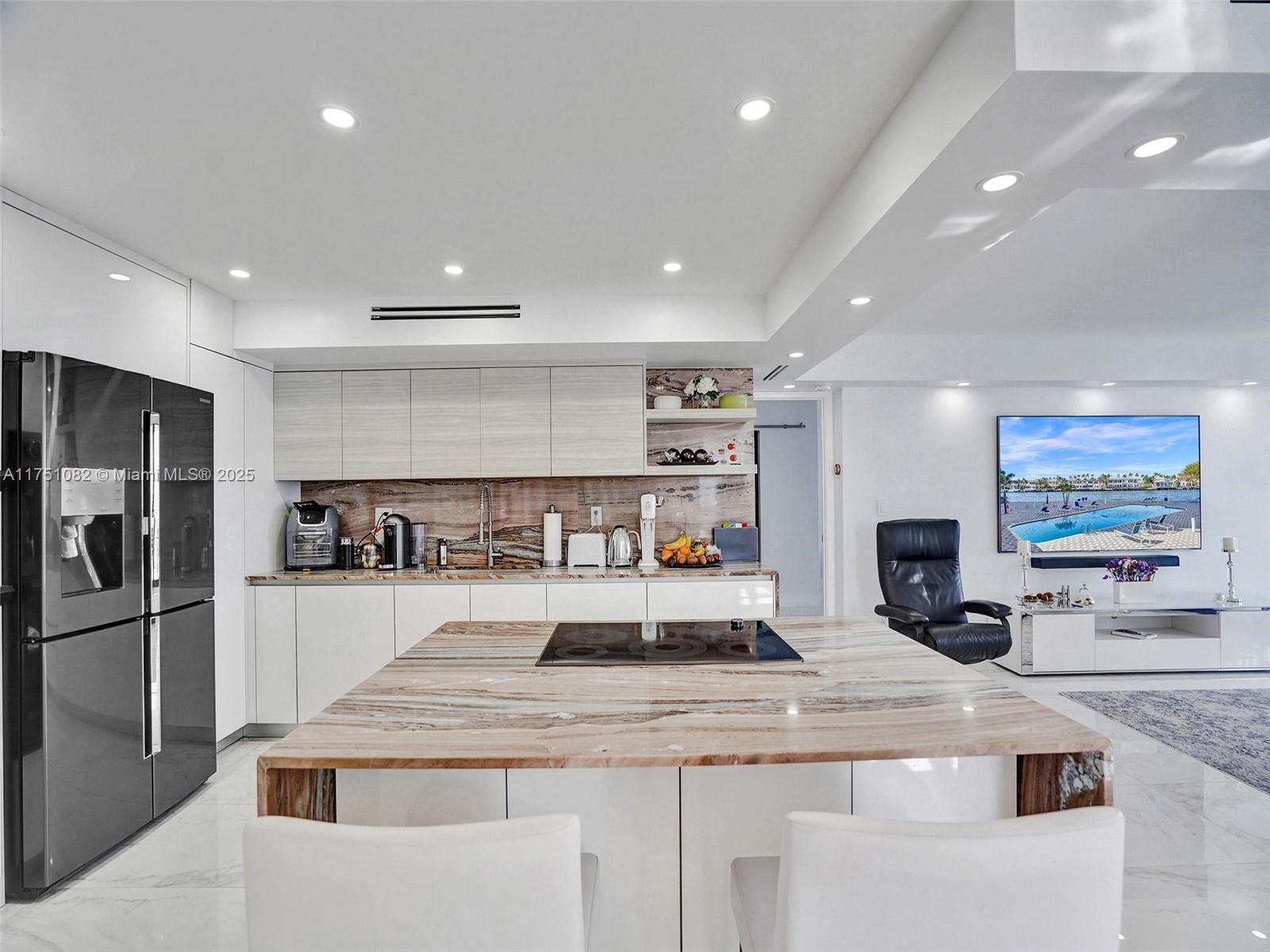 ALLINGTON TOWERS CONDO - Residential