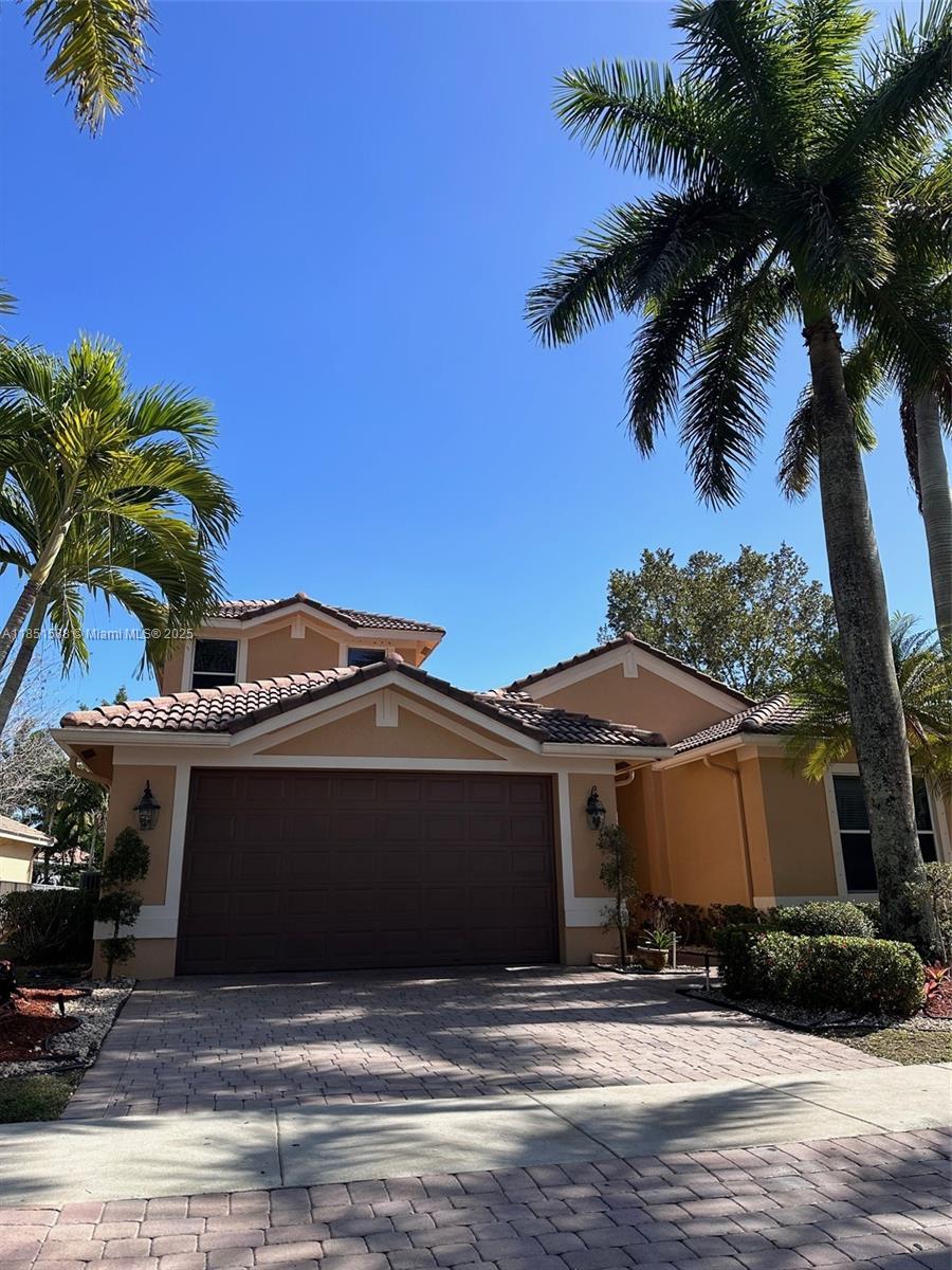 FANTASTIC OPPORTUNITY TO LIVE IN WESTON HILLS COUNTRY CLUB.6 BED 4 1/2 BATH.
NEW KITCHEN _ NEW APPLIANCES - New Photos coming soon. SCHOOL A+-
Security Deposit : 2 Months
Please Call or Text Listing Agent