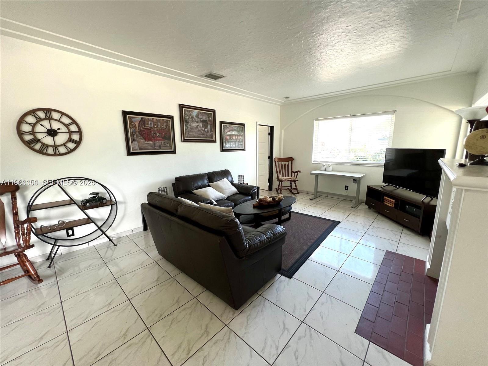 SILVER BLUFF ESTS-SEC A - Residential Lease