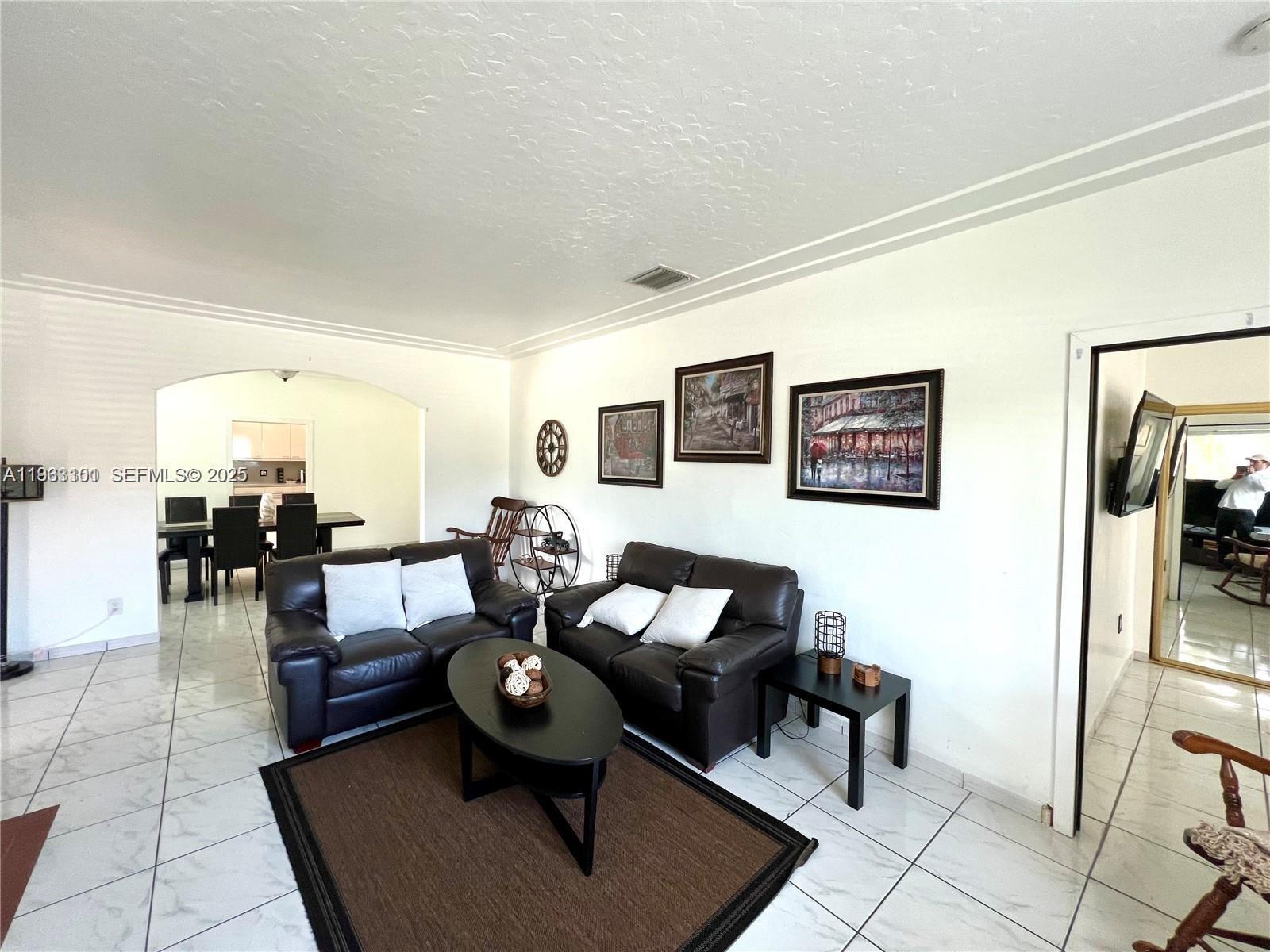 SILVER BLUFF ESTS-SEC A - Residential Lease