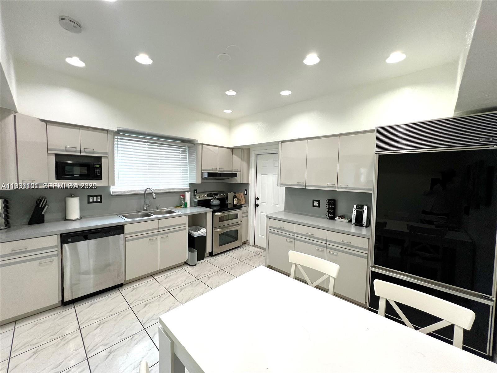 SILVER BLUFF ESTS-SEC A - Residential Lease