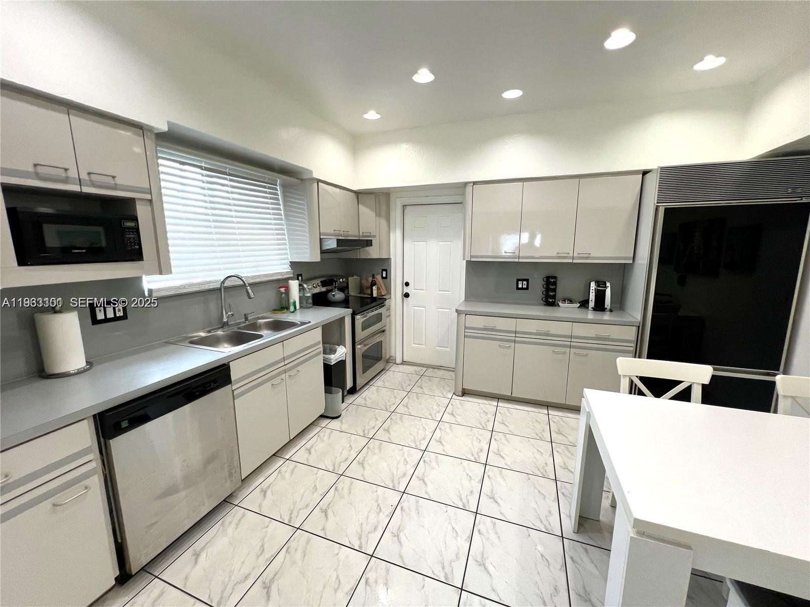 SILVER BLUFF ESTS-SEC A - Residential Lease