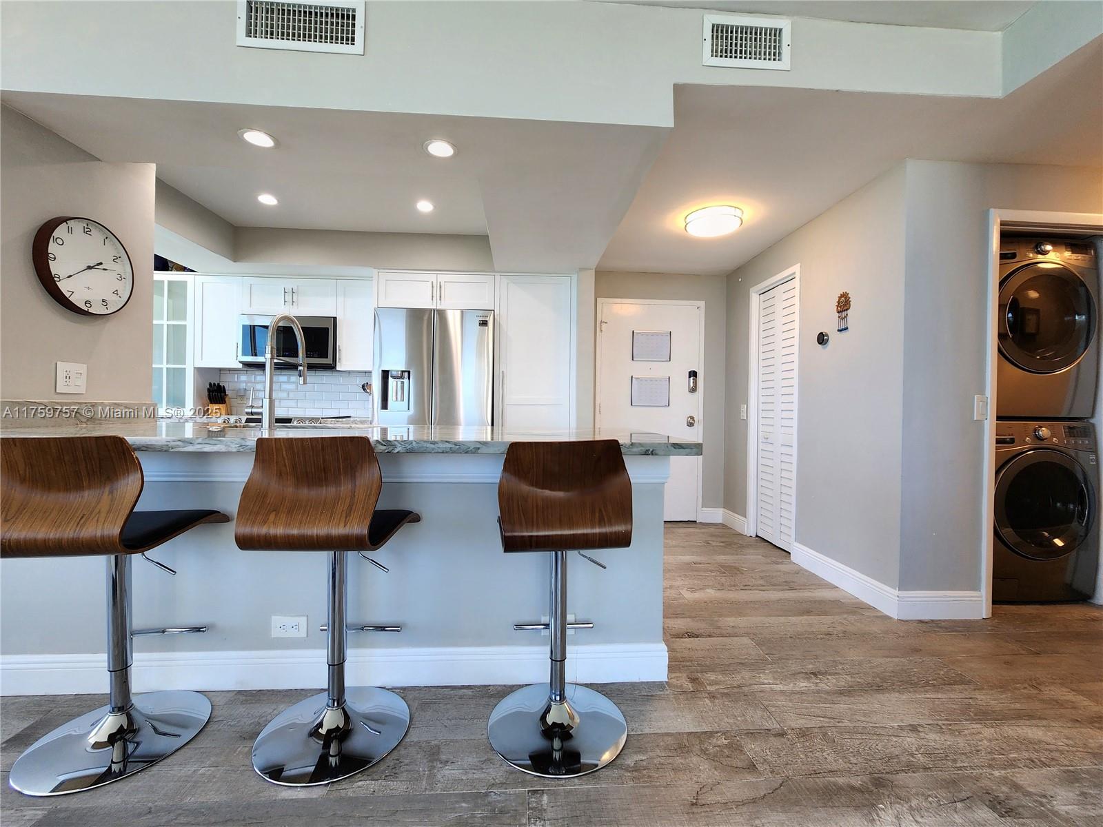 ALEXANDER TOWERS CONDO - Residential Lease