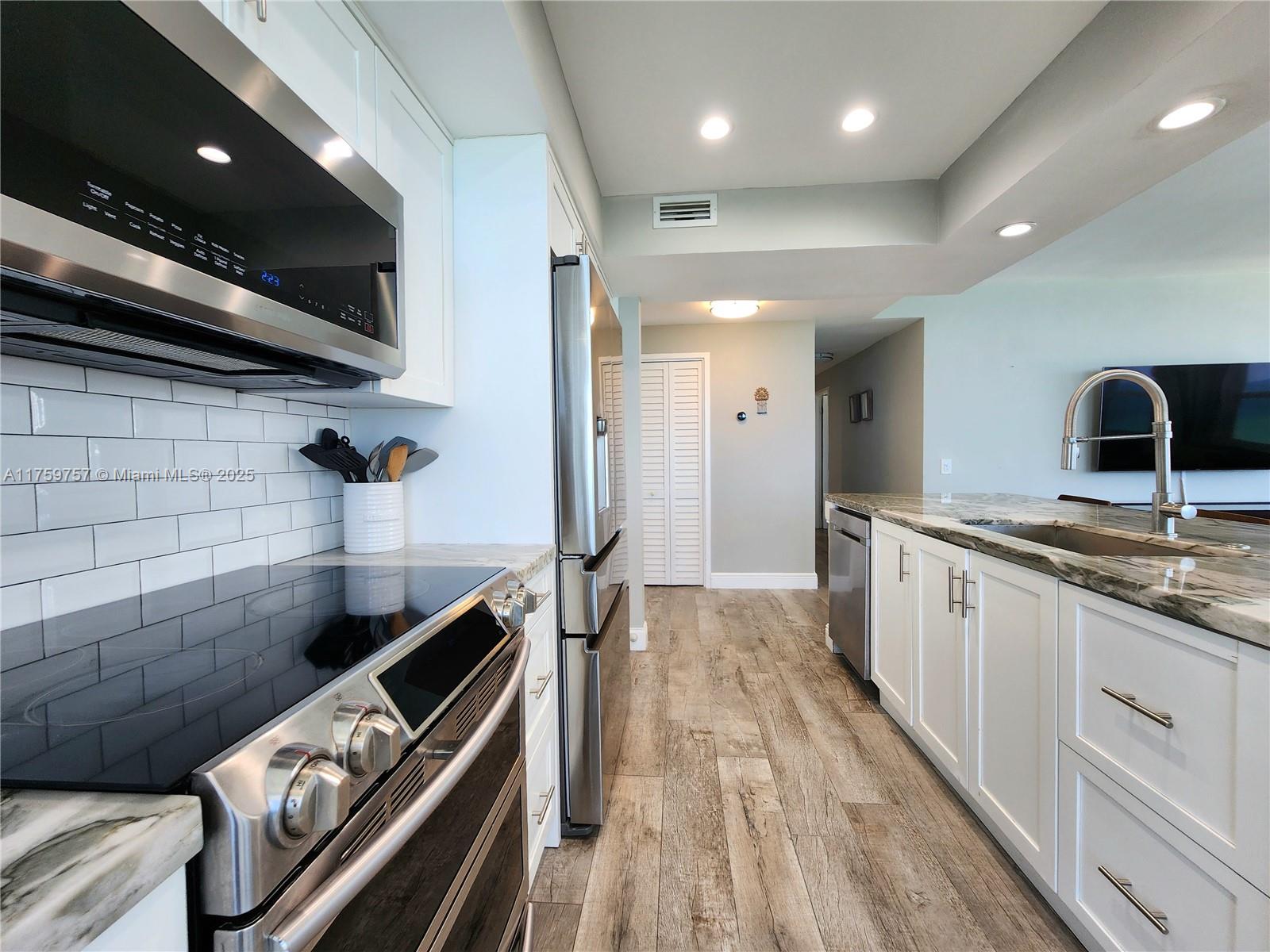 ALEXANDER TOWERS CONDO - Residential Lease