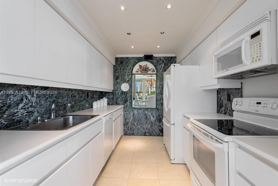 TURNBERRY ISLE CONDO - Residential Lease