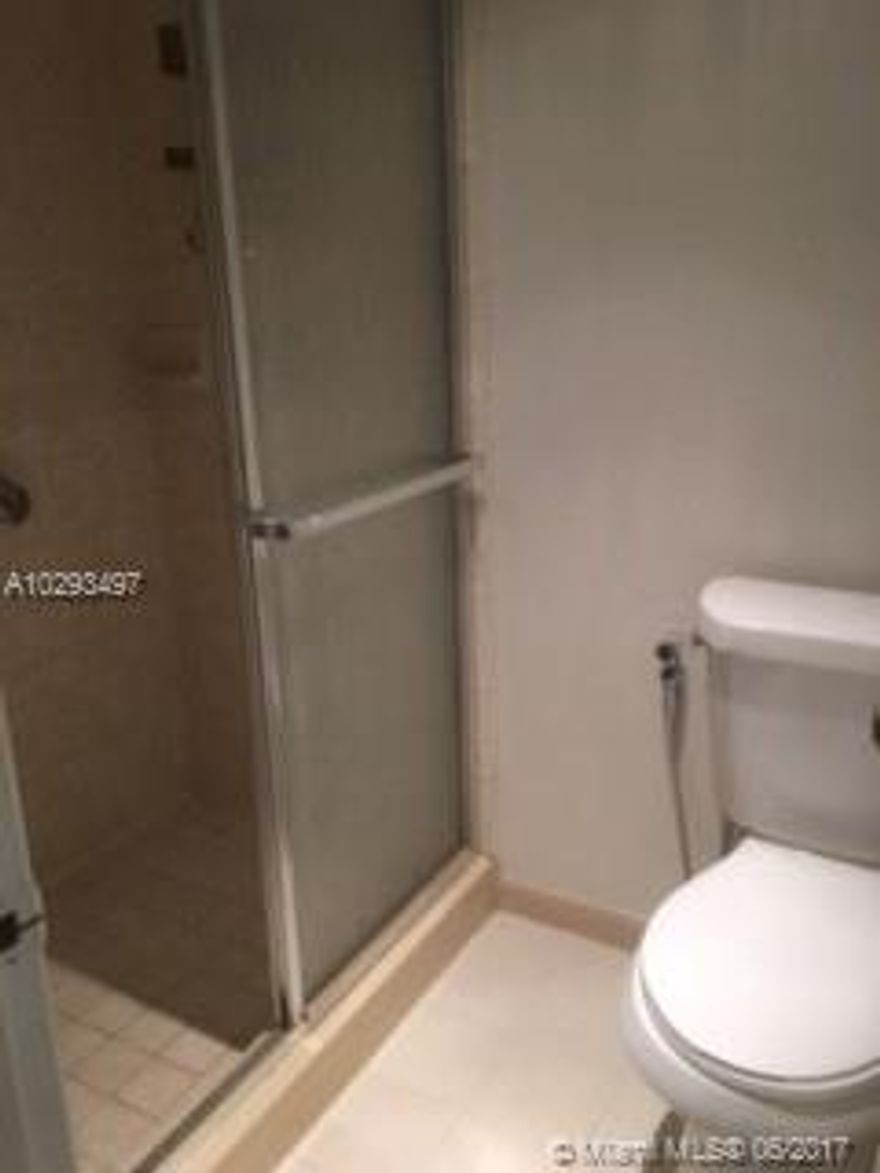 VERY SPACIOUS, NEW STAINLESS STEEL APPLIANCES, FRESHLY PAINTED AND UPDATED, IN THE HIGHLY SOUGHT AFTER COMMUNITY OF PINE ISLAND RIDGE.  2 BEDROOMS 2 BATHS ON THE FIRST FLOOR, OPEN LIVING/ DINING AREA WITH SPLIT BEDROOMS AND UTILITY ROOM OR  EXTRA OFFICE OR STORAGE ROOM. EXCELLENT SCHOOL AREA, EASY TO SHOW.