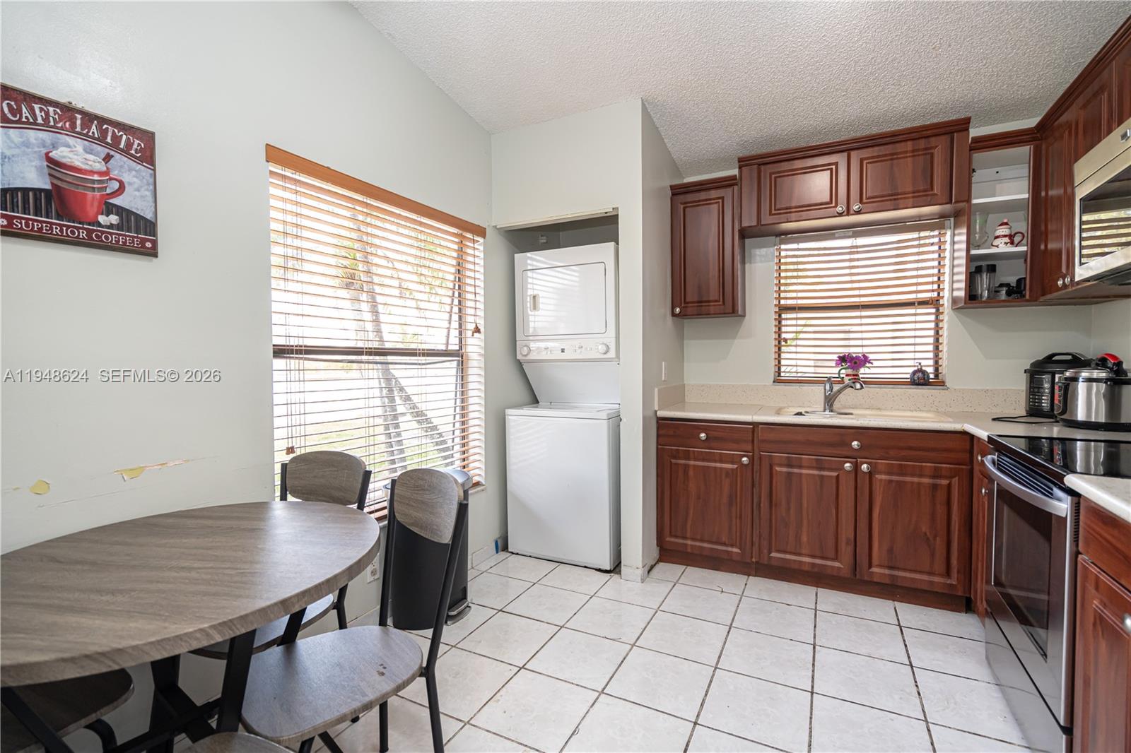 WESTWIND LAKES GARDEN HOM - Residential