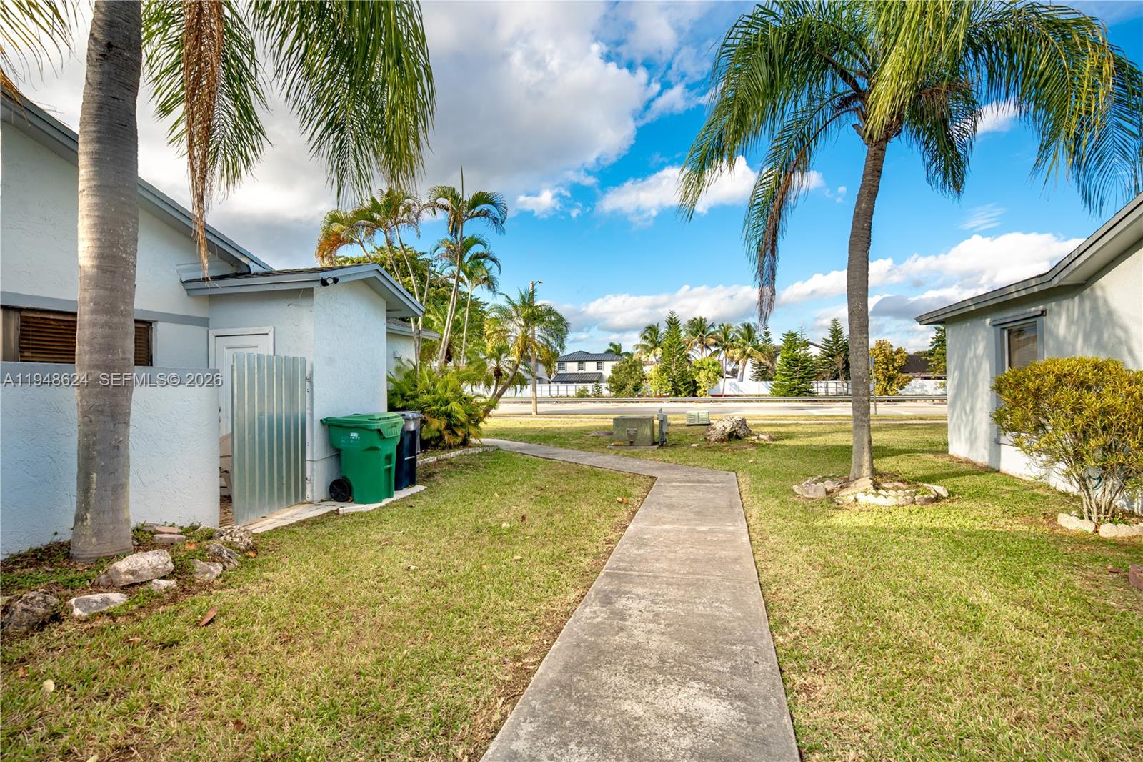 WESTWIND LAKES GARDEN HOM - Residential