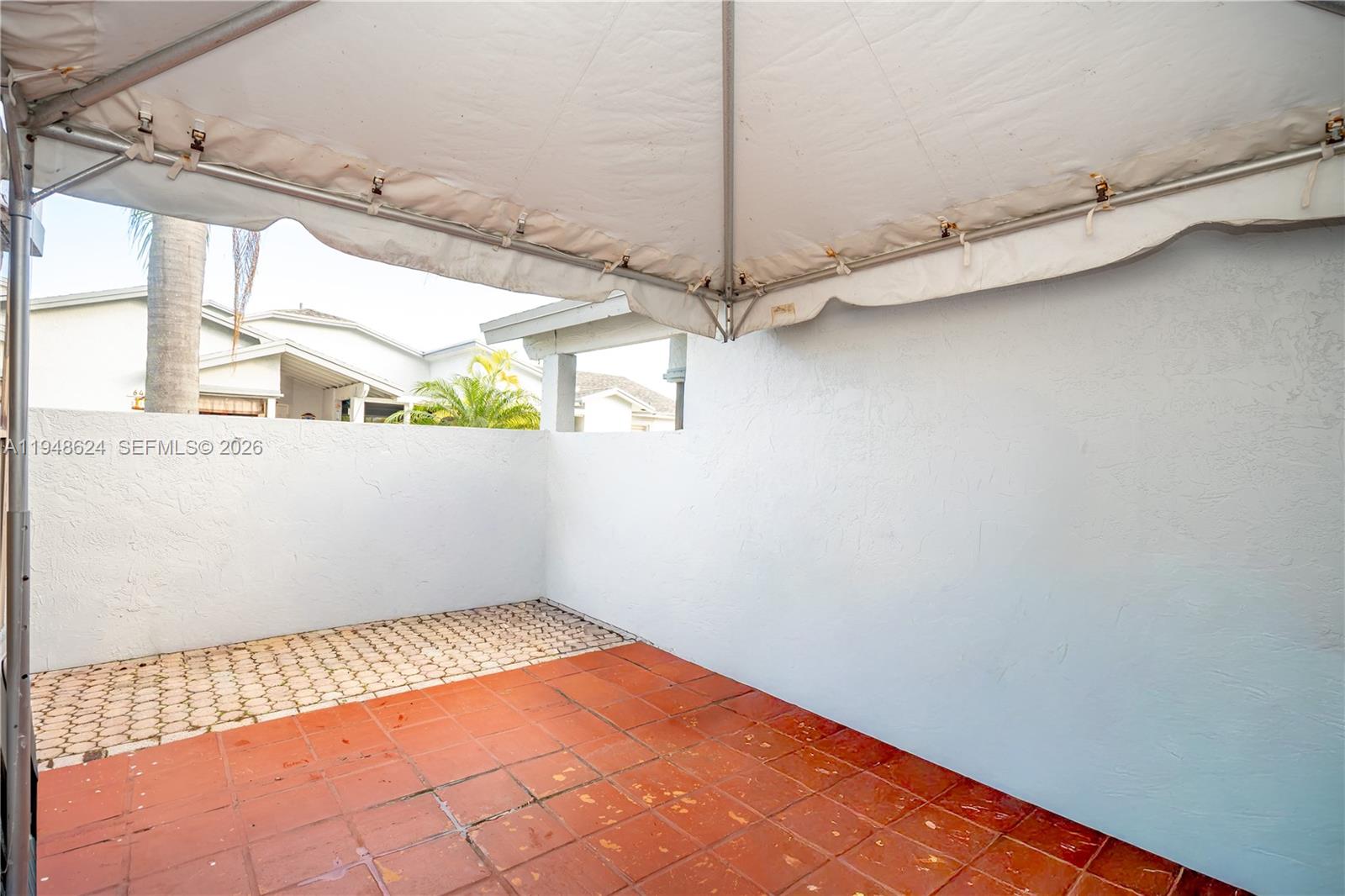 WESTWIND LAKES GARDEN HOM - Residential