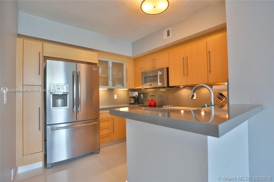 One Miami building offers resort-like amenities and an excellent location within walking distance of all shops, restaurants, and parks. Owners spared no expense. The unit was recently remodeled. Newer appliances, kitchen, baths, upgraded doors, built-in closets. The unit offers bay and city views.