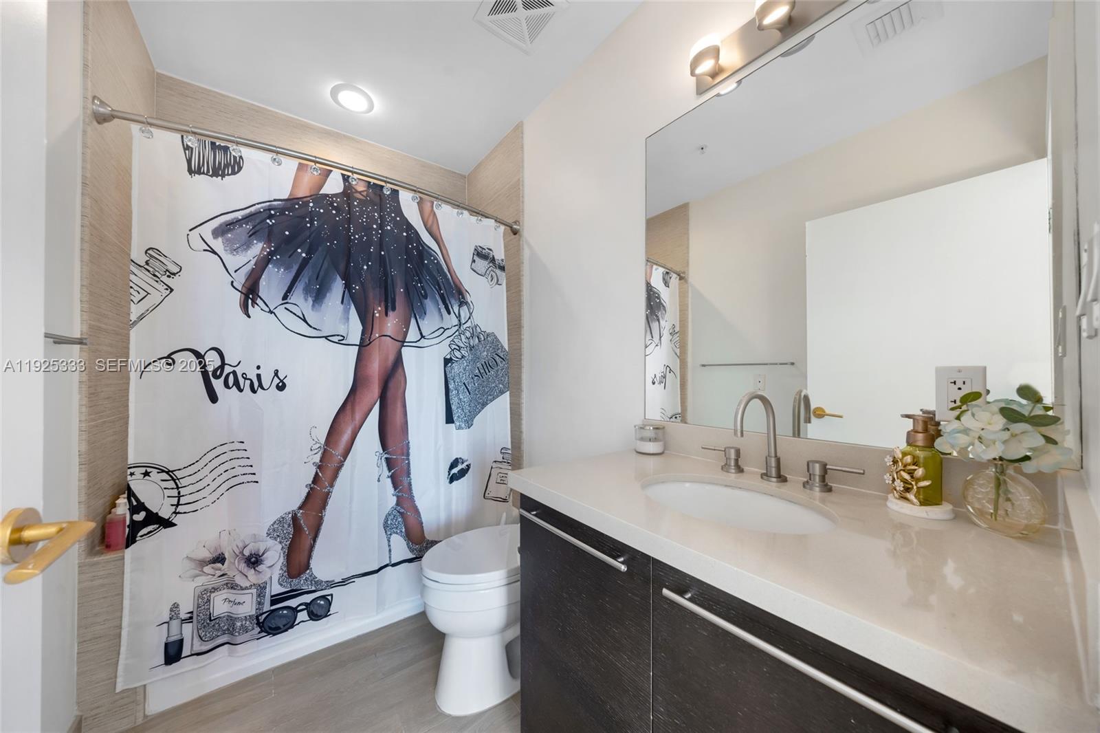 ELOQUENCE ON THE BAY COND - Residential Lease