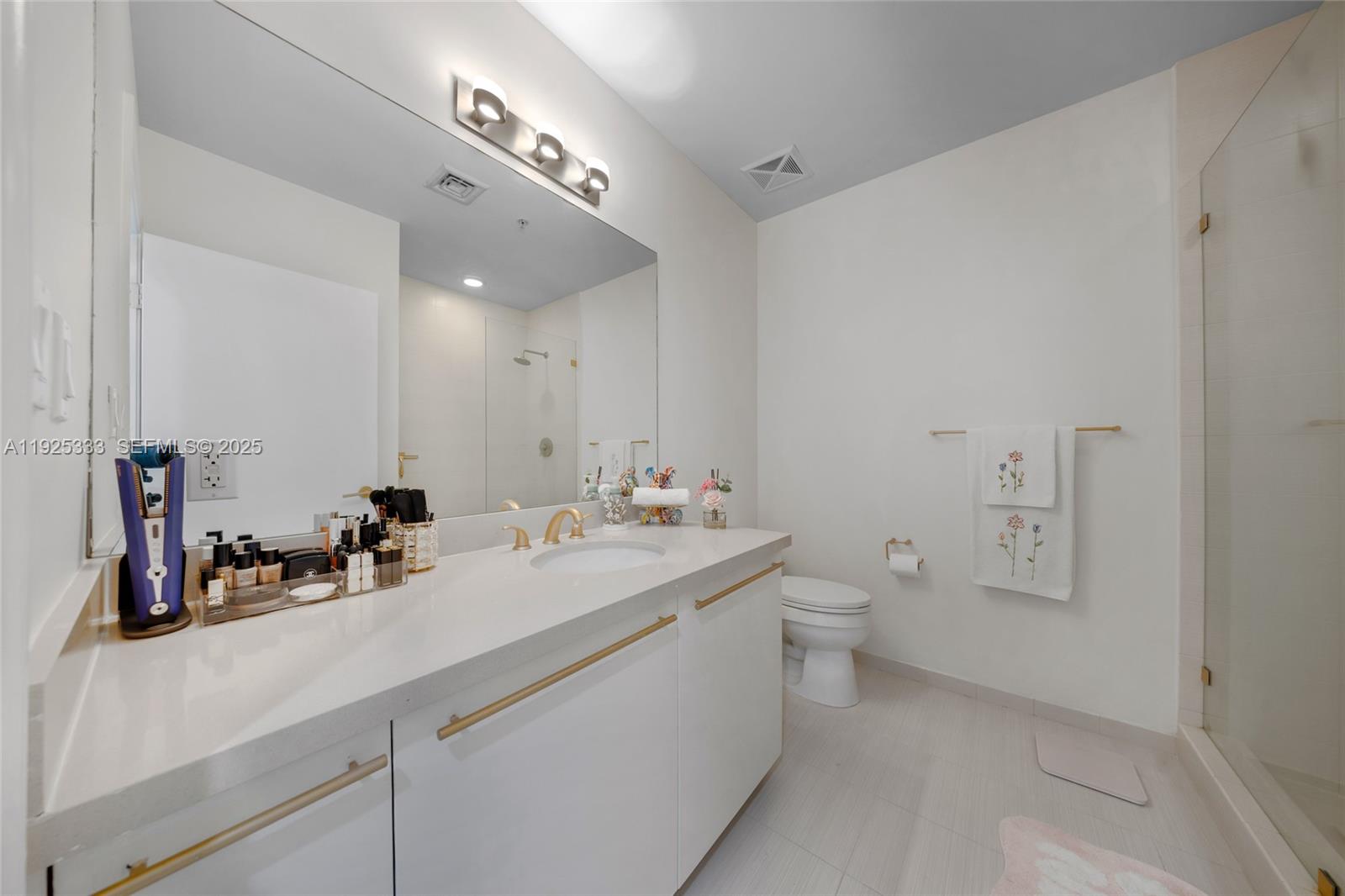 ELOQUENCE ON THE BAY COND - Residential Lease