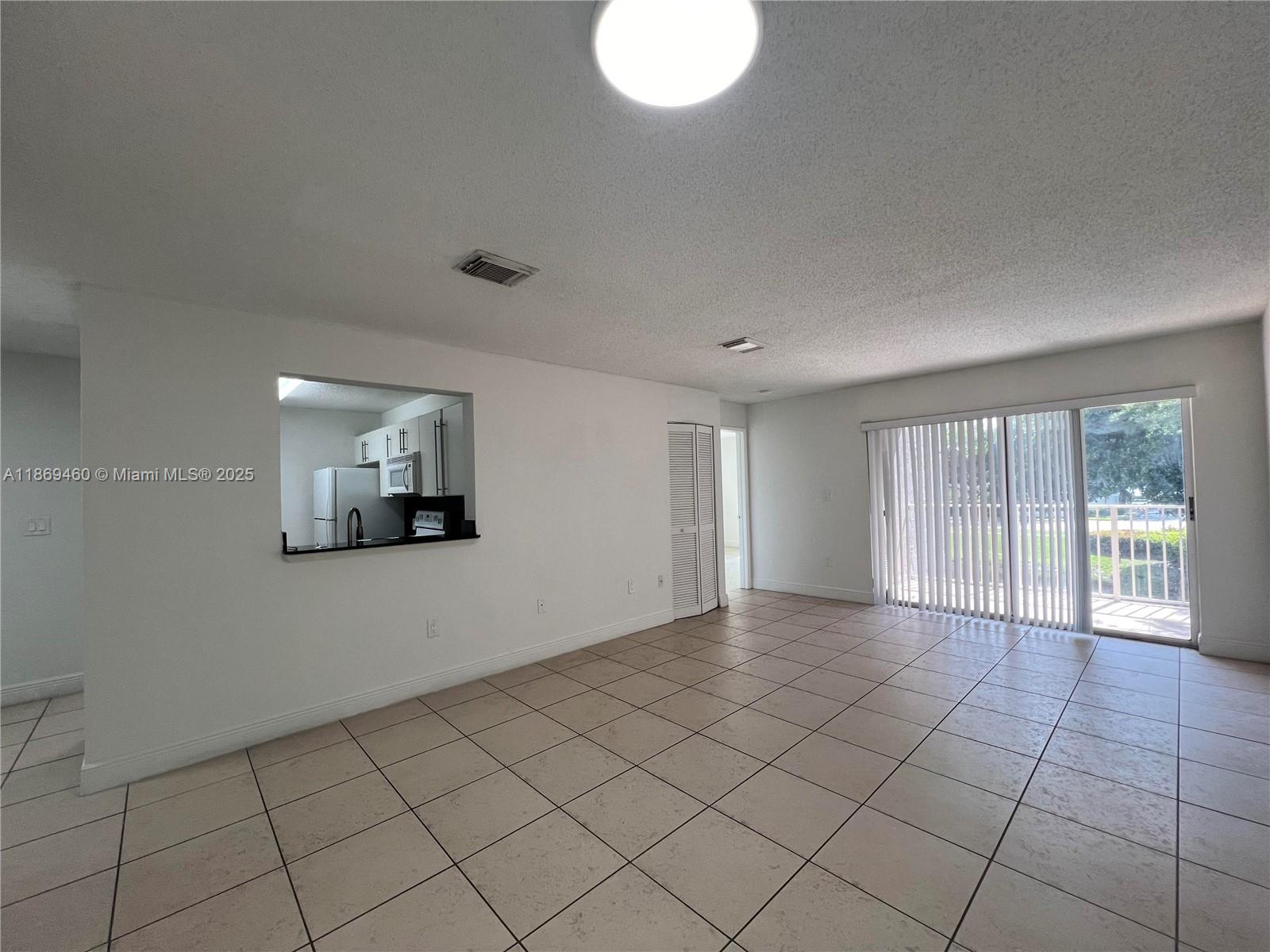 EXCELLENT APARTMENT. LIKE NEW ,TOTALLY REMODELED, KITCHEN GRANITE COUNTER TOP, CERAMIC FLOORING, BATHROOMS. GREAT DEAL, DON'T MISS IT!!!