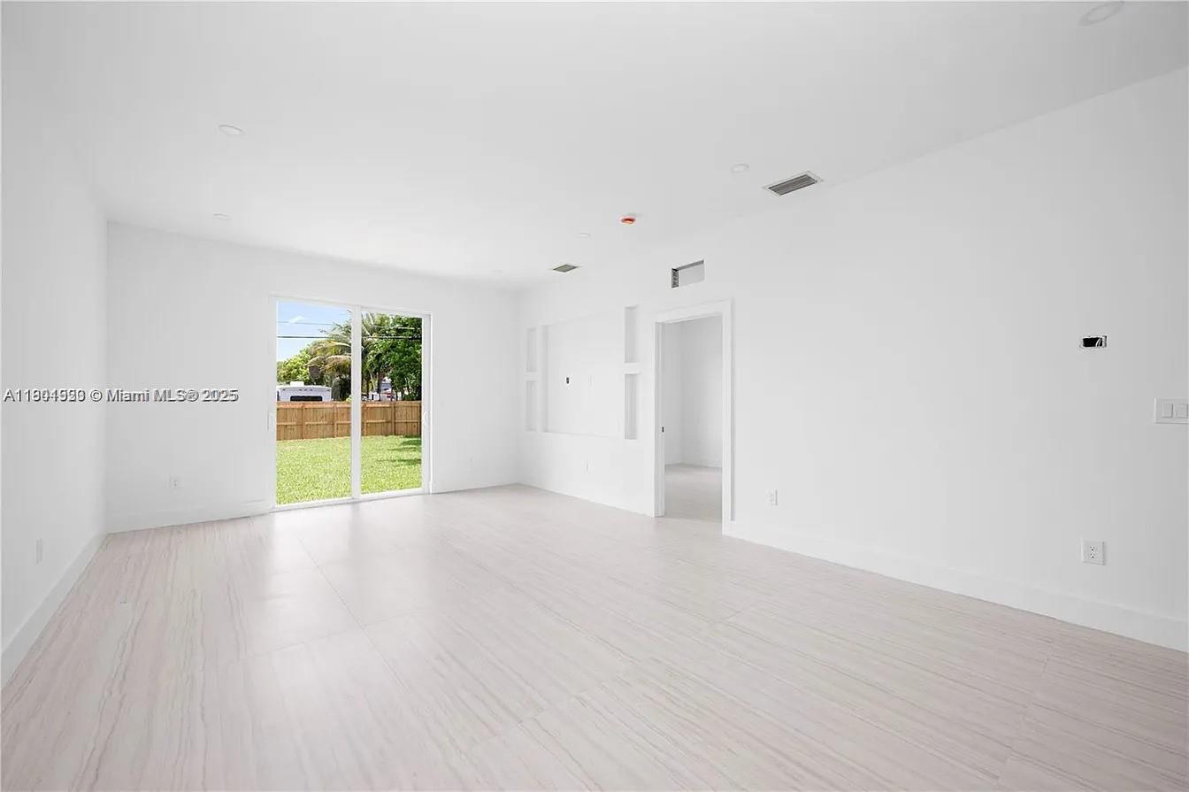 VICTORY GARDENS - Residential Lease