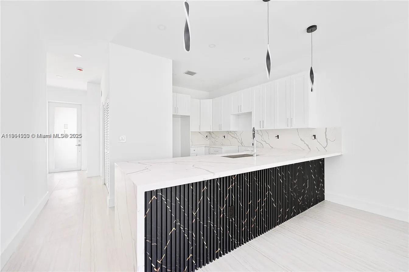 VICTORY GARDENS - Residential Lease