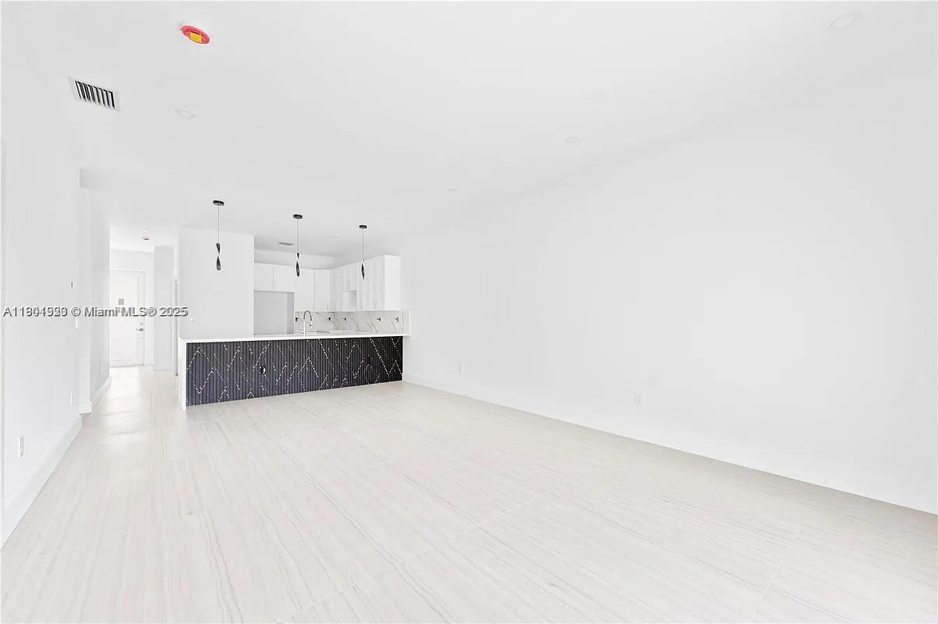 VICTORY GARDENS - Residential Lease