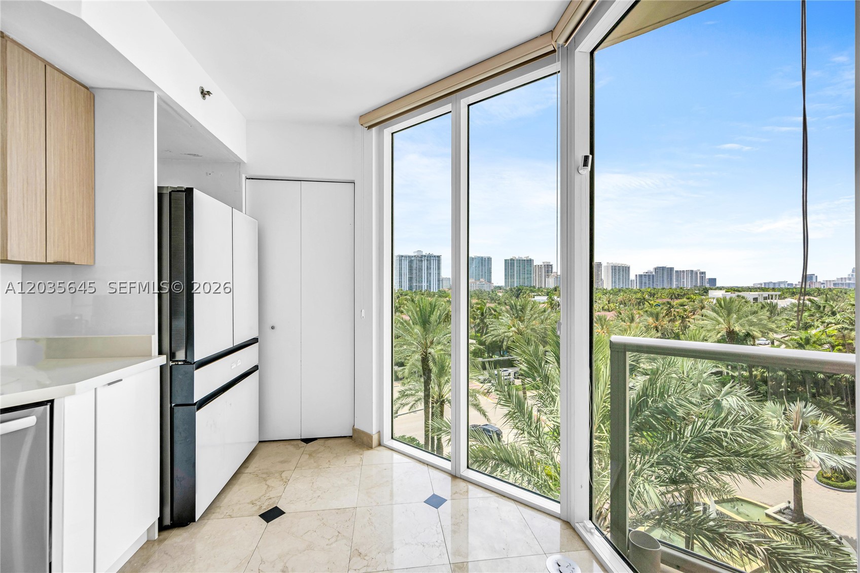 19333 Collins Ave 709