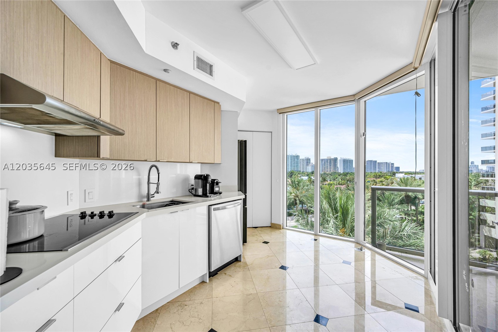 19333 Collins Ave 709