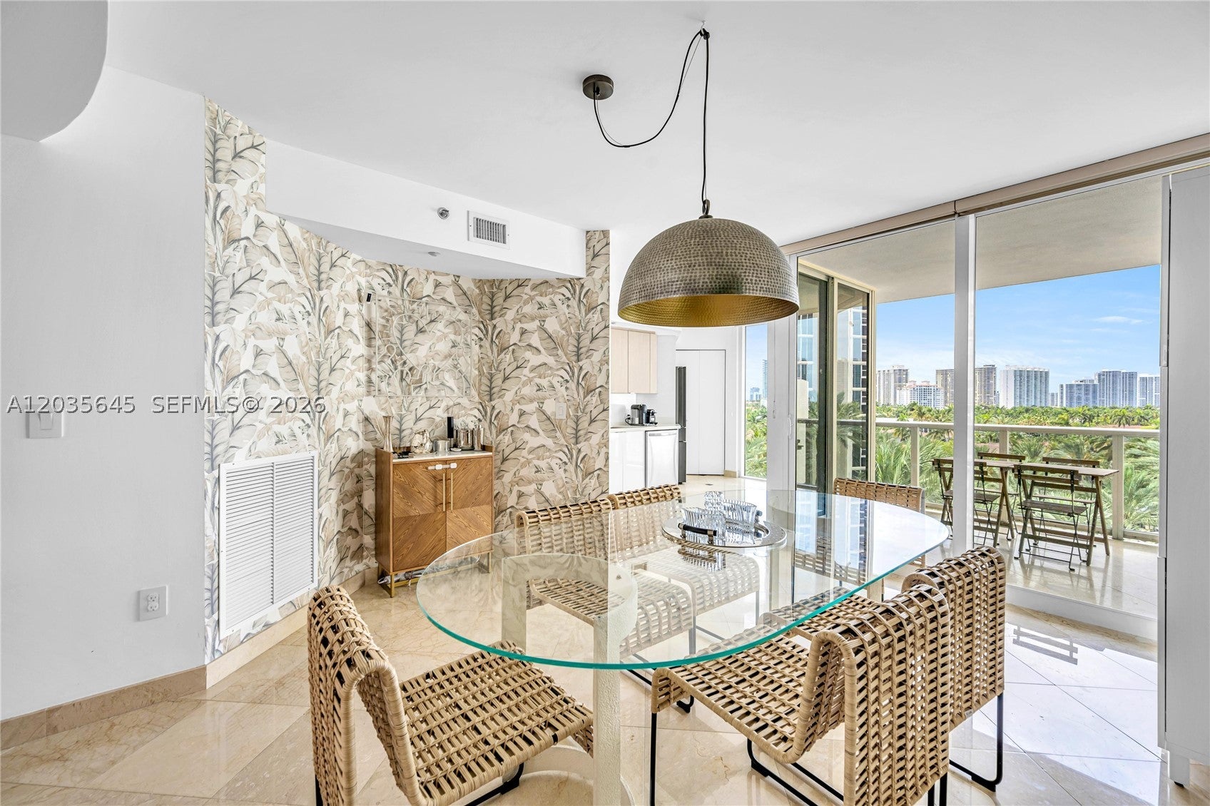 19333 Collins Ave 709