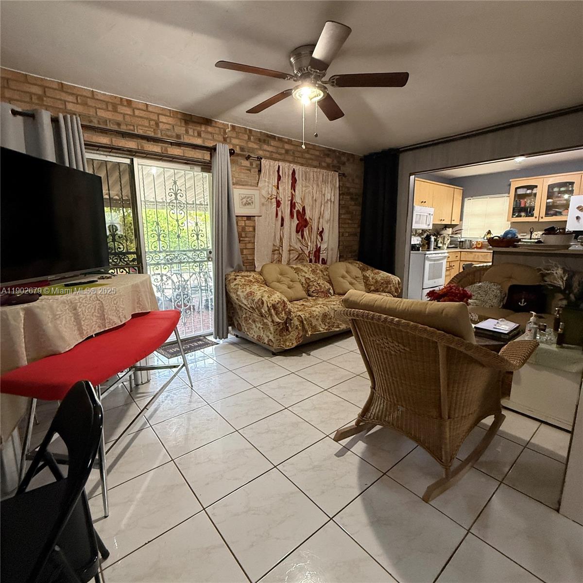 View photos, virtual tours, details... 20730 NE Miami Ct