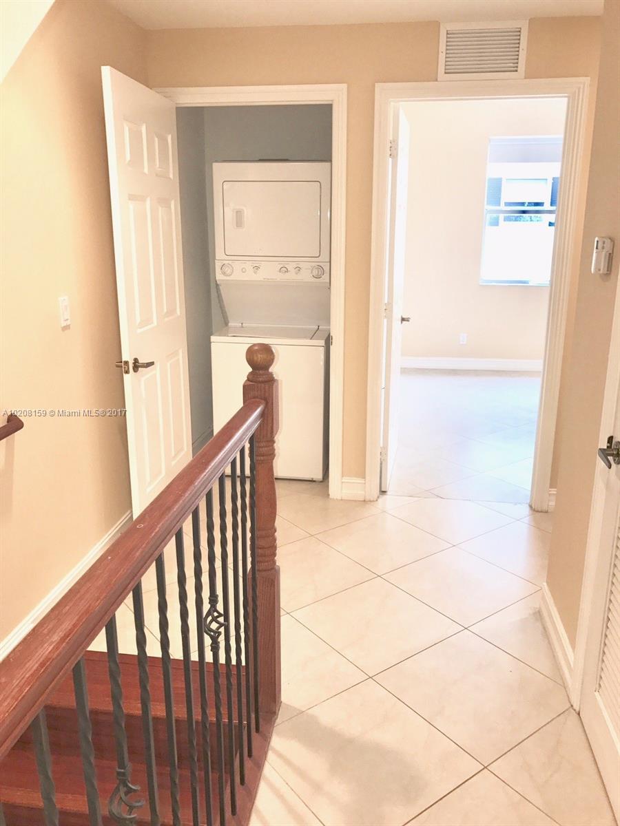 Waverly Place 2-19 D - Residential Lease